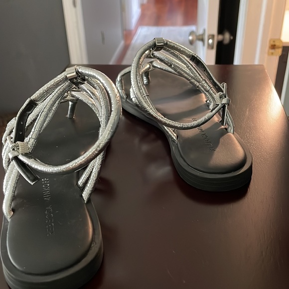 Gorgeous Silver Rebecca Minkoff sandals.  Worn one time size 5.5 - Picture 3 of 4